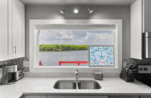 Ruskin House | Sweet Waterfront Excursion