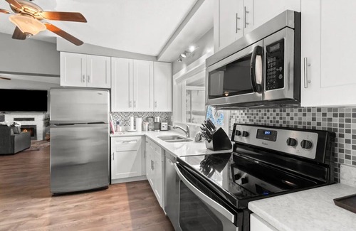 Ruskin House | Sweet Waterfront Excursion