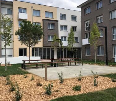 Fontaine Lestang-Bagatelle-Papus-Tabar-Bordelongue Apartment | Sweetly Alexandrin Toulouse