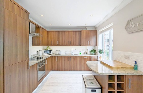 Chichester Cottage | Sweetpea Cottage - a cottage that sleeps 4 guests in 2 bedrooms