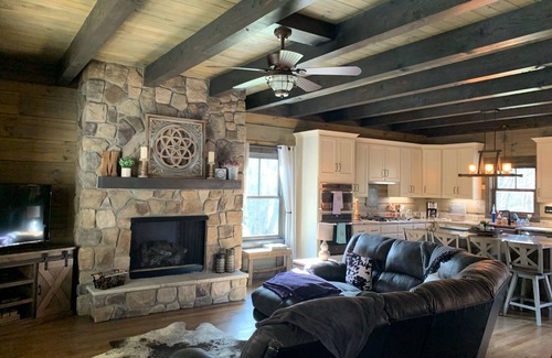 Boone Cabin | Sweets River Nest-riverfront/tube/hot tub/log cabin-fishing- Valle Crucis/App ST