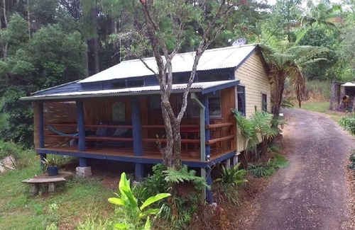 Upper Burringbar House | Sweetwater Cottage. A mountain escape. Near the Rail trail for bikes.