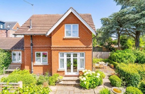 Norwich House | Swift Host | 1 bed House | Parking | Lots of space