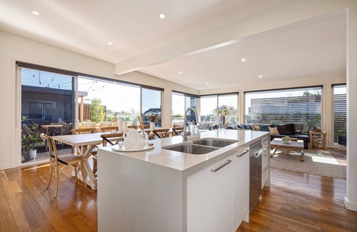 McCrae House | Swim in the pool or stroll to the beach