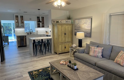 Delray Beach House | Swim Up Bar - Outdoor Paradise!
