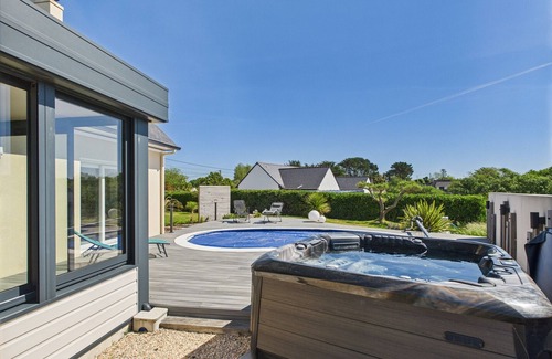 Penmarch Ski Chalet | Swimming pool, jacuzzi and large terrace for 7