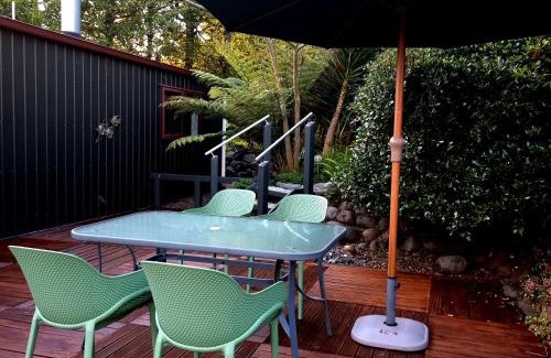 Whakamarama Bed & Breakfast | Swiss-Kiwi Cottage and Retreat, B&B