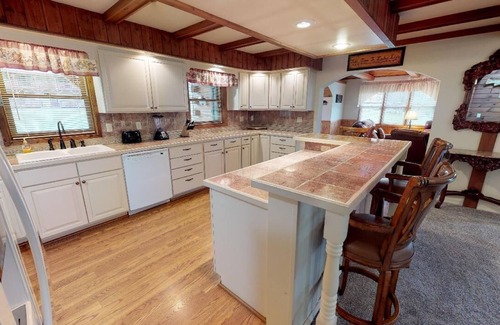 Gaines Cabin | Sycamore Cabin with Hot Tub Breathtaking Views