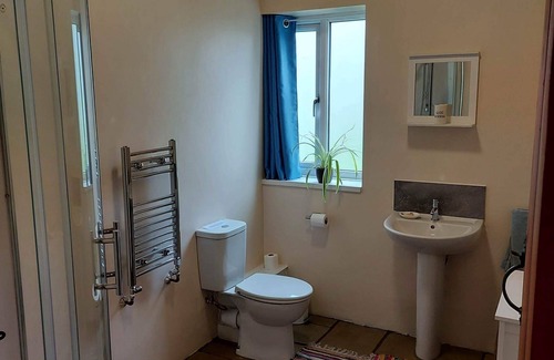 Westbrook Court Cabin | Sycamore Lodge-1 Bed-Sleeps 4-Free Parking