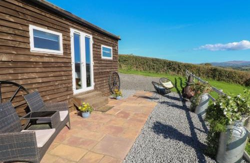 Llanedy House | Sychnant Farm Retreat