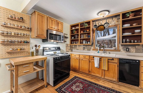 University Park House | Syd's Place: House with sauna, dogs welcome