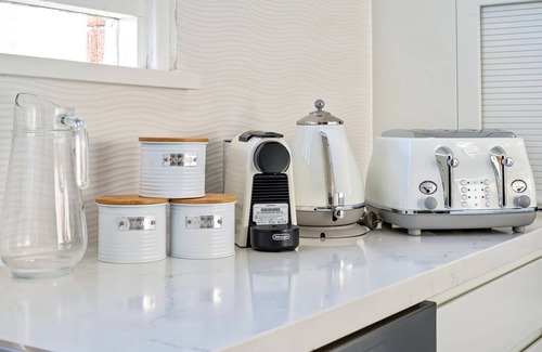 Sydney Apartment | Sydney's Landmark Views from Luxury 2Bd Apt