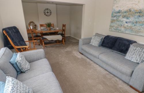 Margam House | Tŷ&nbspDrws Nesaf