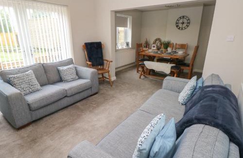Margam House | Tŷ&nbspDrws Nesaf
