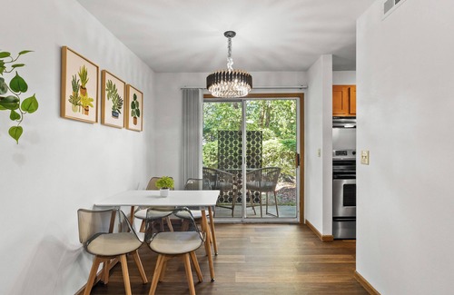 Airport Township Apartment | T Luxury Sweet Home 1 Bedroom Apartment - St. Louis Airport