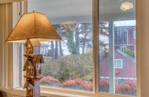 Depoe Bay Apartment | T09 - Lighthouse @ Trollers Lodge