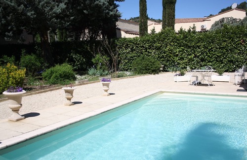 Greoux-les-Bains House | T2 apartment in lovely private estate with swimming pool - sleeps 2 to 4