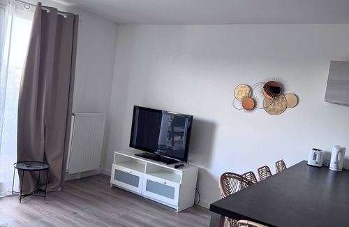 Maurepas Apartment | T2 apartment with private parking