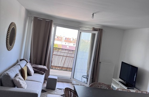 Maurepas Apartment | T2 apartment with private parking