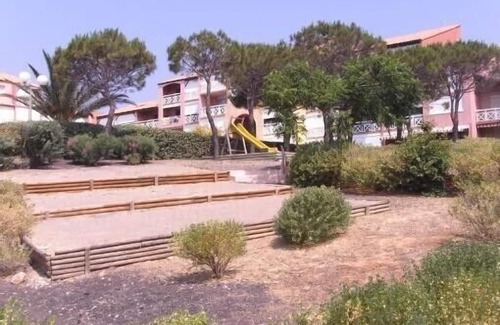 Saint-Pierre-la-Mer Apartment | T2 cabin sleeps 4, sea view terrace, swimming pool, close to sea and shops