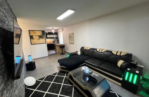 Vaulx-en-Velin Apartment | T2 cosy et rénové avec terrasse - proche de Lyon