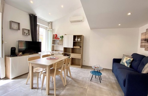 Sanary-sur-Mer Apartment | T2 entirely new in the middle of the alleys (Gd comfort: 2SDB, 2 WC)