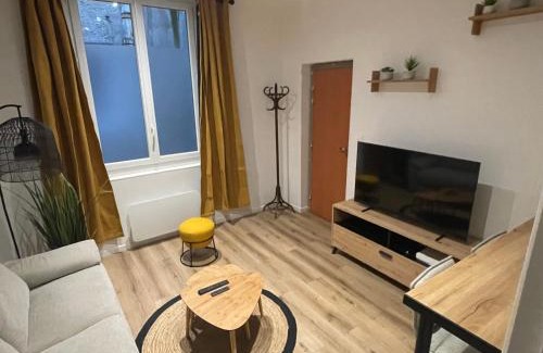 Graslin - Commerce Apartment | T2 Haut de Gamme en Hyper Centre, Rénové Avec Soin