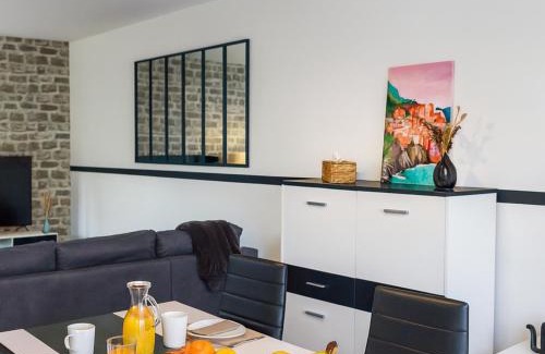 Downtown Angers Apartment | T2 paisible avec balcon verdoyant