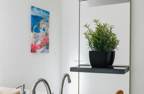 Downtown Angers Apartment | T2 paisible avec balcon verdoyant