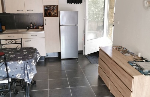 Pezens Apartment | T2 stone apartment