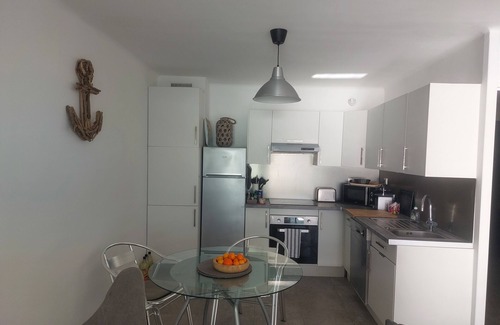 Sanary-sur-Mer Apartment | T3 apartment corniche des Baux, seafront, quiet 5 people 5 minutes from the port and shops