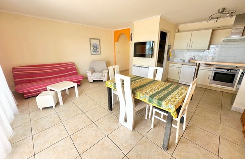 Valras-Plage Apartment | T3 Apartment in Valras-Plage with parking near beach