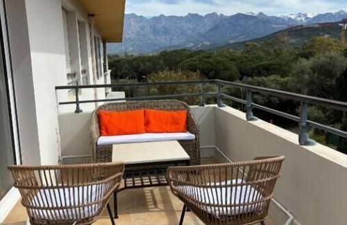 Calvi Apartment | T3 Dernier Étage 2 Chambres ,4 Personnes Piscine à 5 mn à Pied de la Plage