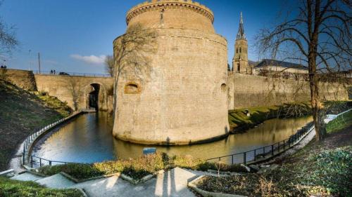 Charleville-Mezieres Apartment | T3 R&B - Hyper Centre - 2 chambres - 6 personnes avec terrasse