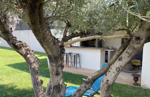 Lunel-Viel Villa | T4 family villa with garden and 8x4 pool equipped pool house