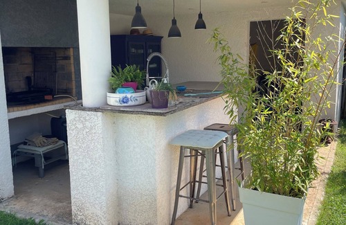Lunel-Viel Villa | T4 family villa with garden and 8x4 pool equipped pool house