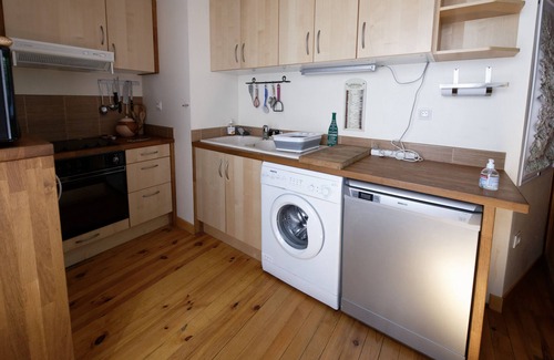 Ax-les-Thermes Apartment | T4 in 6-person house, near town center, thermal baths and ski lift.