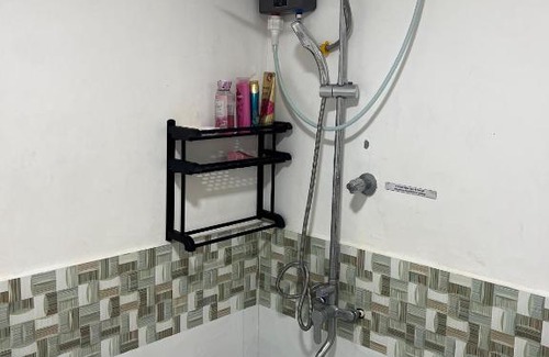 General Trias House | Taal cozy private homestay with OWN PRIVATE bathroom in General Trias - Pink Room