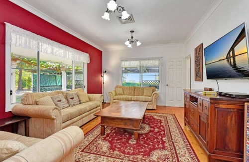 Bellbird House | Tabitha Hill Estate close to wineries and nature