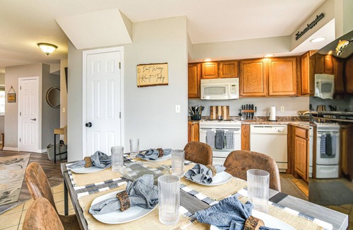 Kimberling City Condo | Table Rock Lake Retreat: Steps to Water & Pools!