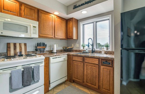 Kimberling City Condo | Table Rock Lake Retreat: Steps to Water & Pools!