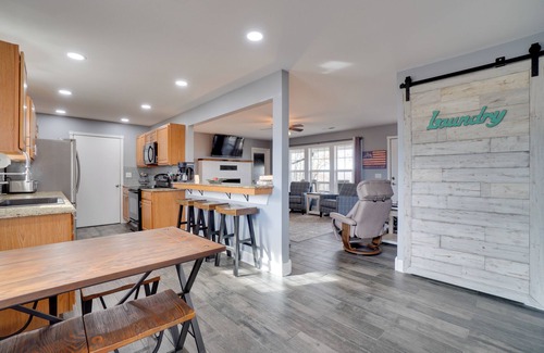 Golden House | Table Rock Lake Home - Fire Pit & Lake Views!