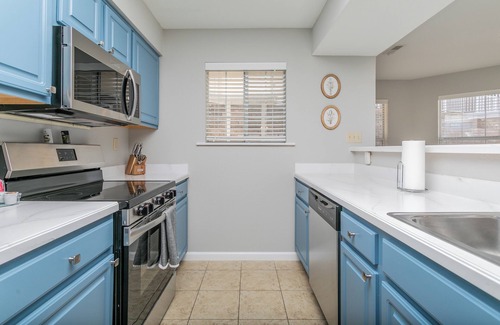 Kimberling City Condo | Table Rock Lookout— HUGE Pool & Close to SDC!