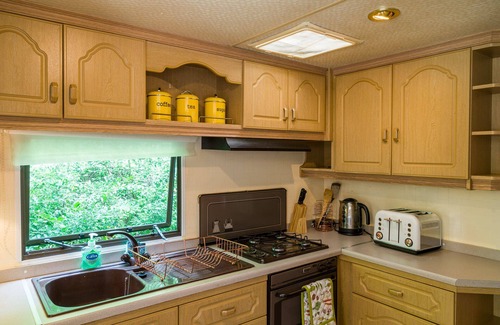 Priors Marston House | Tadpole Retreat x2 bedrooms, Kitchen, Bathroom & Lounge & Wifi