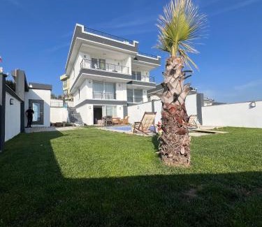 Buyukcekmece Villa | Tahari Villas