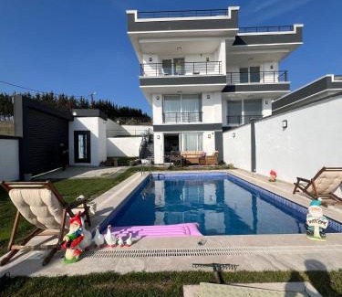 Buyukcekmece Villa | Tahari Villas
