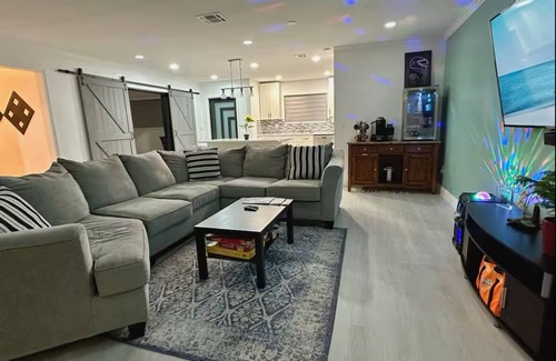Ives Estates House | TahAri Vista ~ Refined & Renovated 4BR w/patio