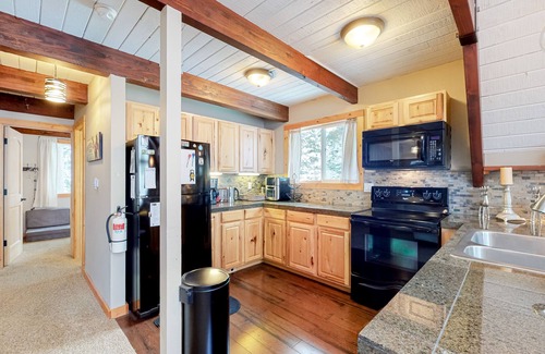 Mountain View Estates House | Tahoe retreat with private hot tub, wood stove, deck, & grill