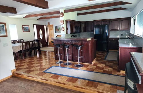 Christmas Valley House | Tahoe River House with Hot Tub on private two riverfront acres