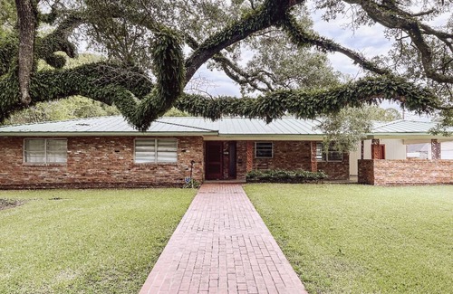 Highlands - Perkins House | Tailgate & Play – Family-Friendly, Ping Pong, Walk to LSU Stadium